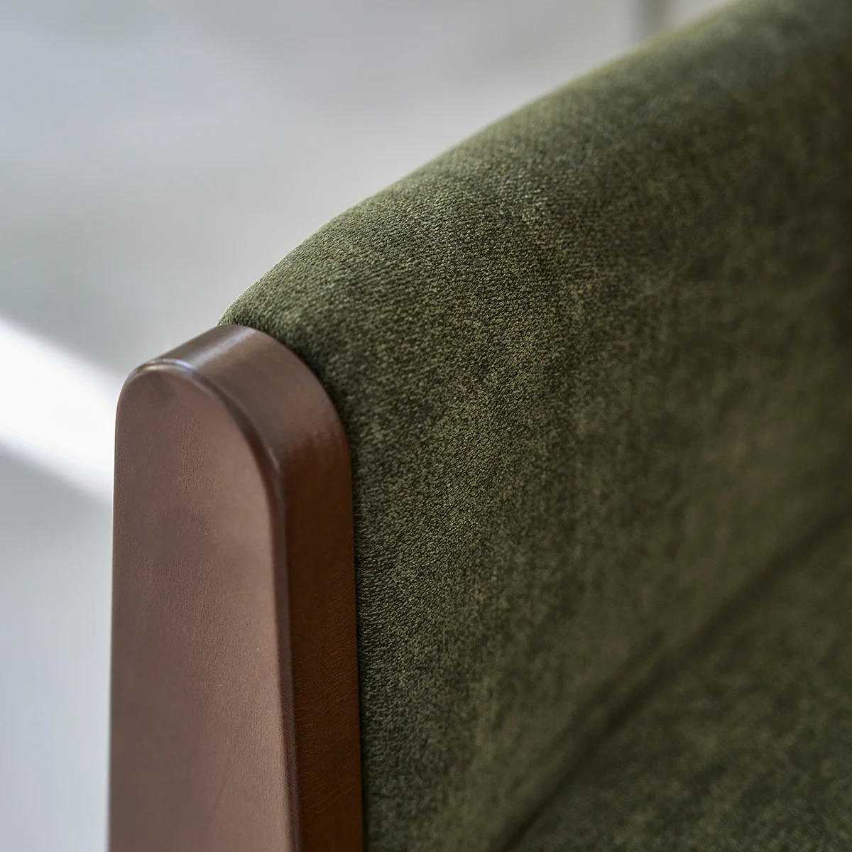 Gerades 3-Sitzer-Sofa aus Massivholz und moosgrünem Samtstoff - Image 5