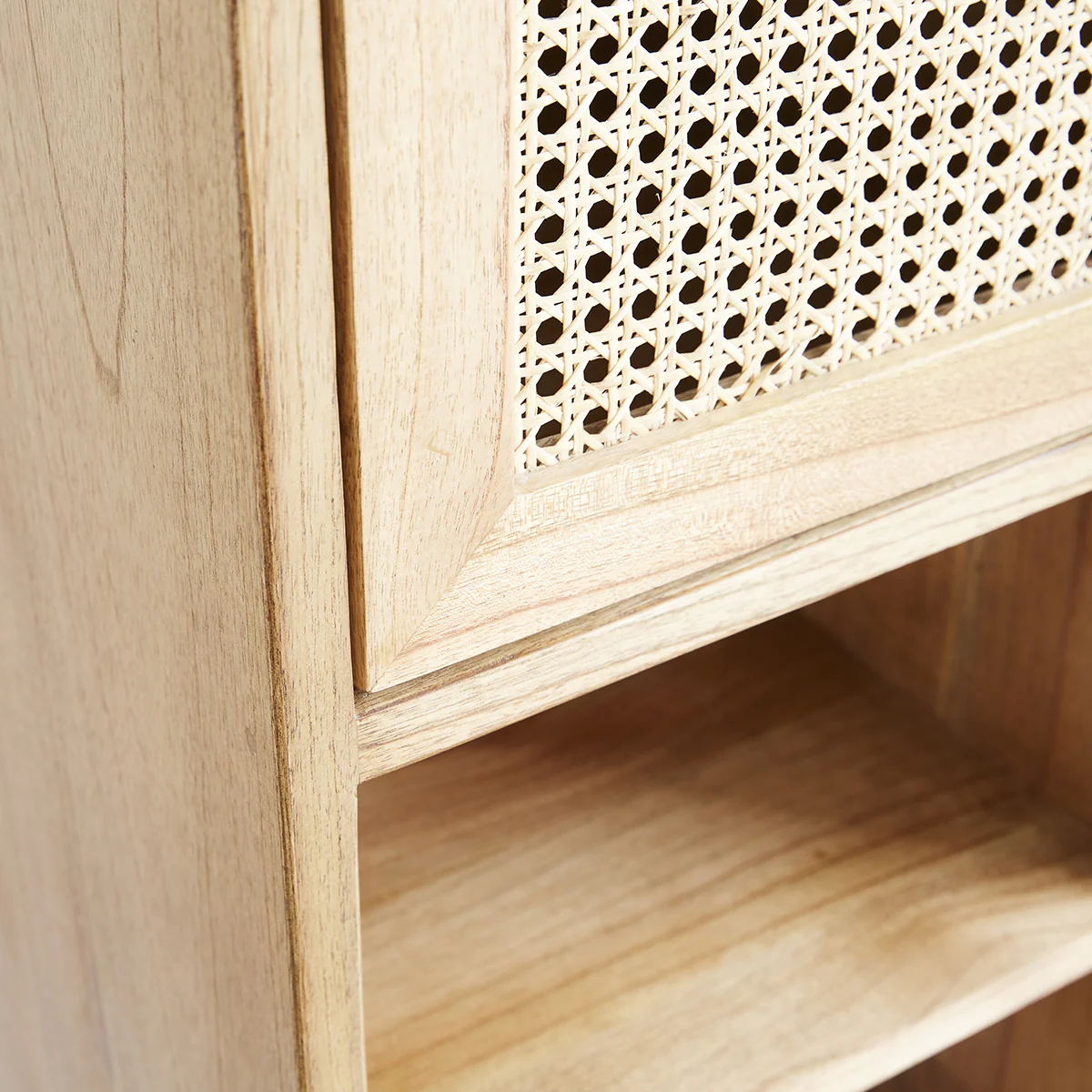 Badezimmer-Hochschrank aus massivem Mindi und mit Rohrgeflecht 150 cm - Image 6