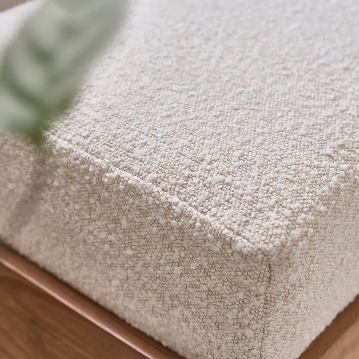 Bank aus massivem Teakholz und Bouclé-Stoff 140 cm - Image 4