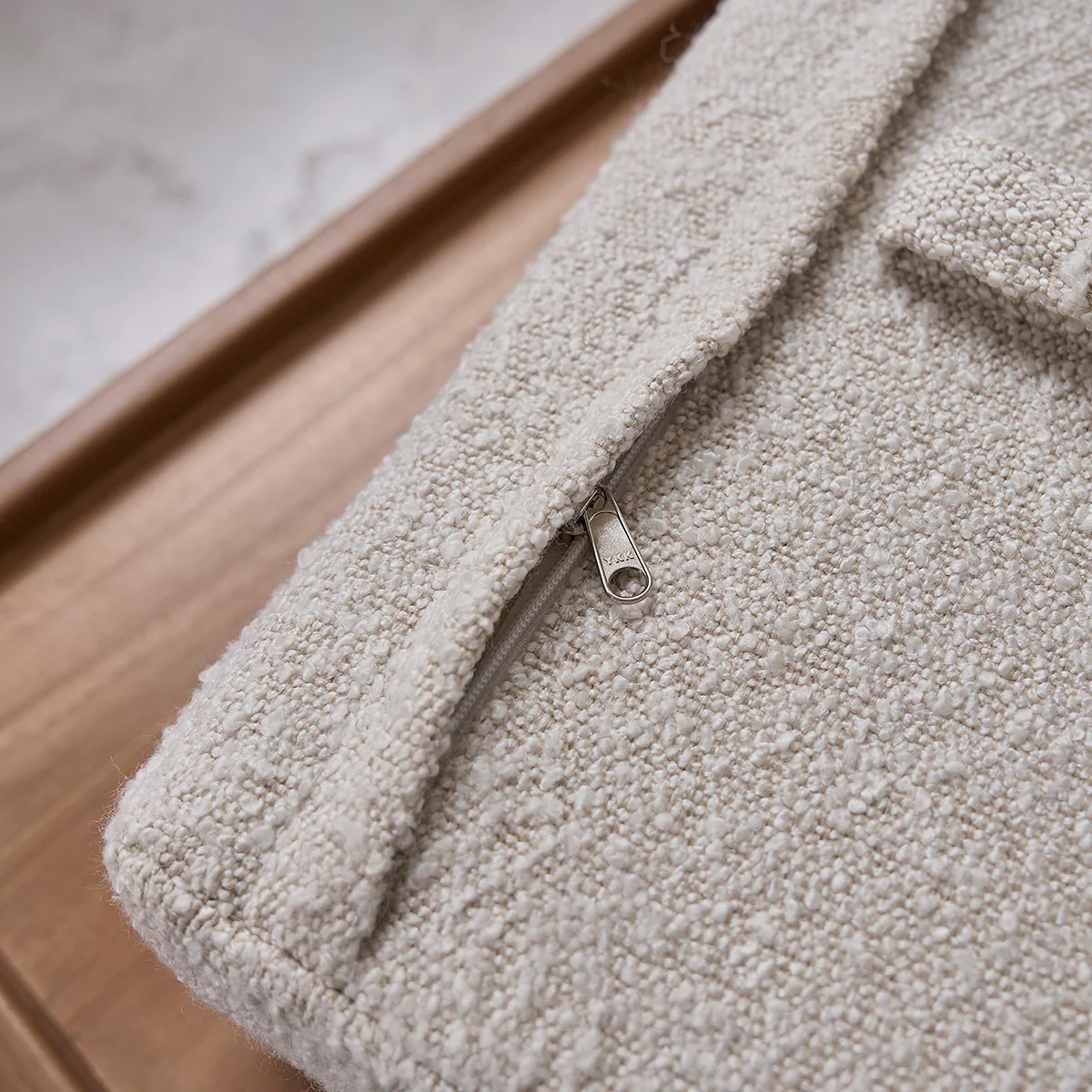 Bank aus massivem Teakholz und Bouclé-Stoff 140 cm - Image 7