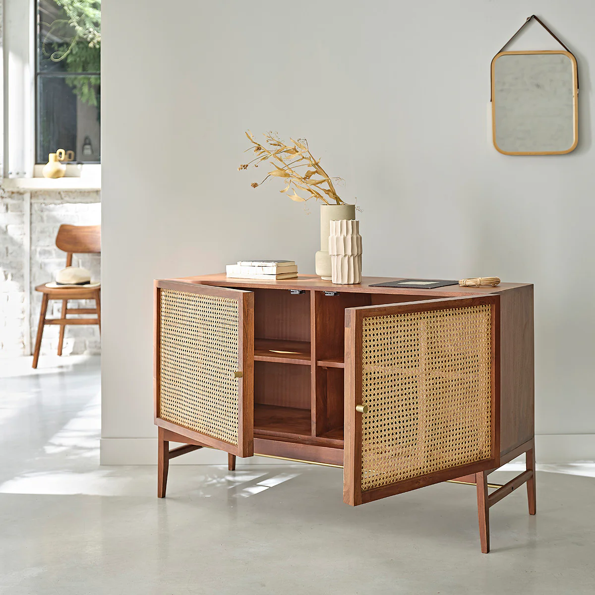 Sideboard aus massivem Akazienholz mit Nussbaum-Oberfläche und Rohrgeflecht 120 cm - Image 3