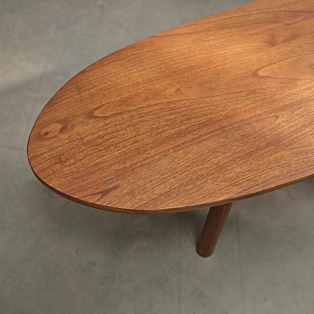 Couchtisch aus massivem Mindi-Holz, Walnuss-Finish 160 cm - Image 3