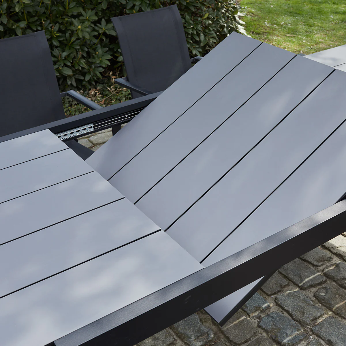 Gartenmöbel aus schwarzem Aluminium und grauem Textilene 6/10 pers. - Image 4