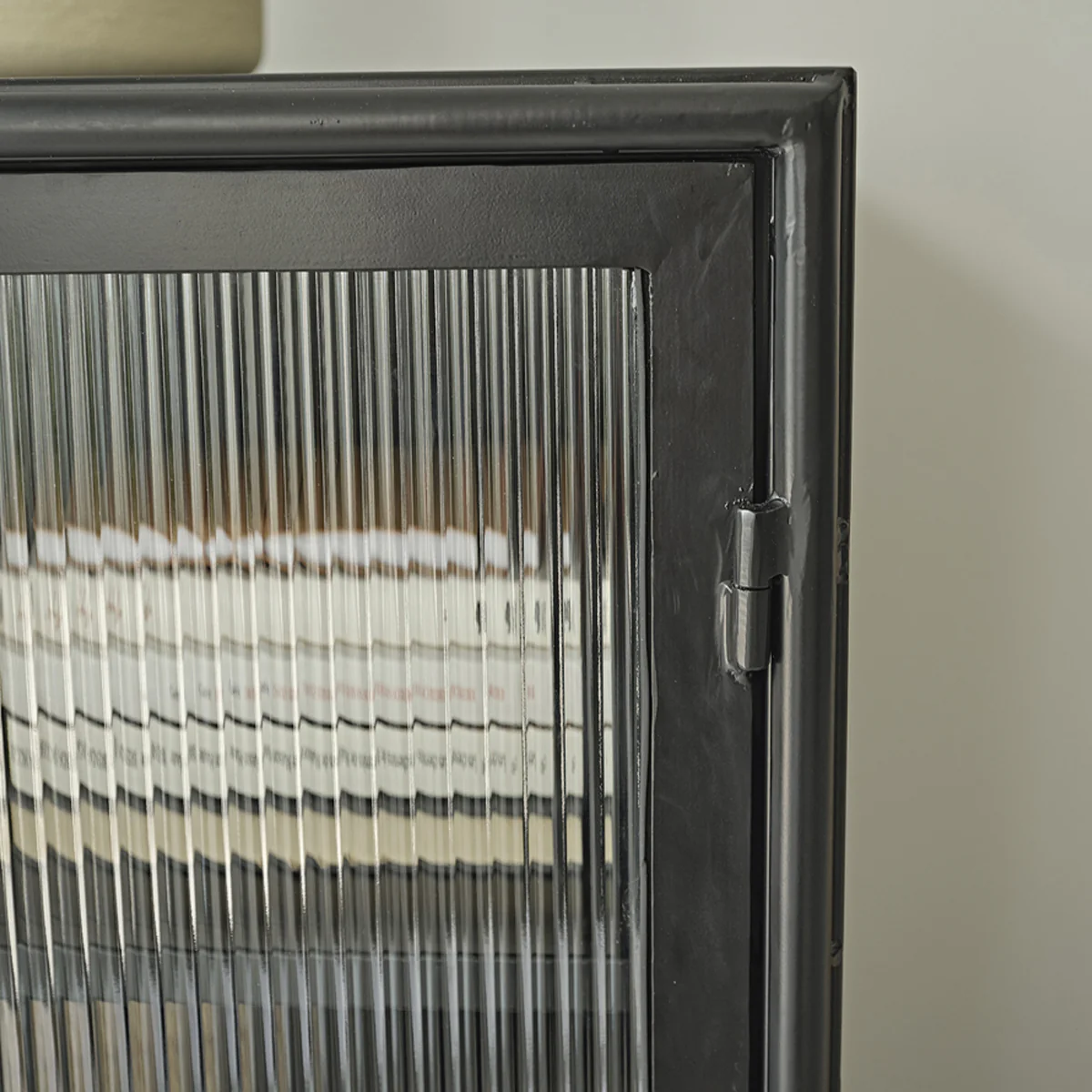 Geschirrschrank aus Metall und Wellglas 90 cm - Image 6