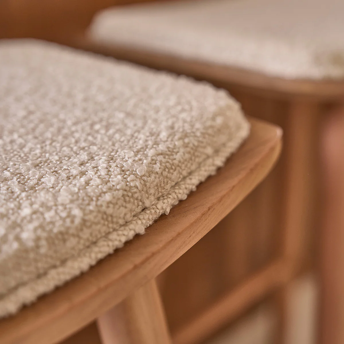 Barhocker aus massivem Teakholz und Bouclé-Sitz 65 cm - Image 6