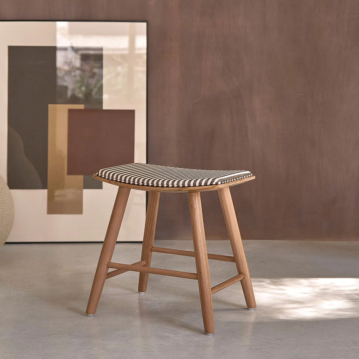 Barhocker aus massivem Teakholz und gestreifter Sitzfläche, 45 cm