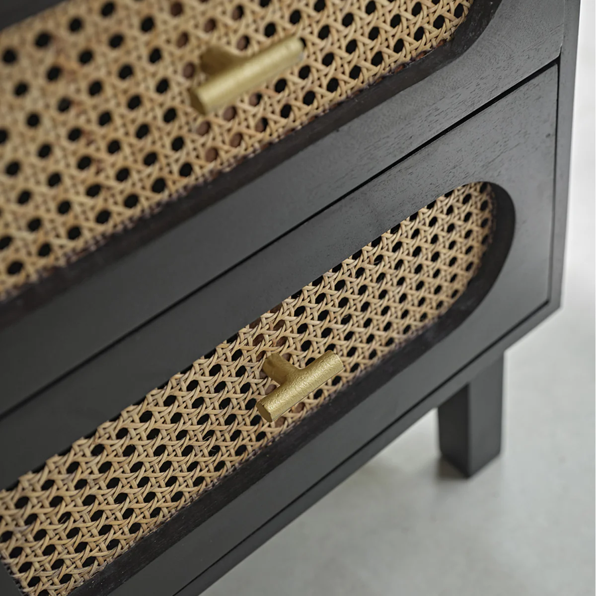 Nachttisch aus massivem Mangoholz und Rohrgeflecht 45 cm - Image 6