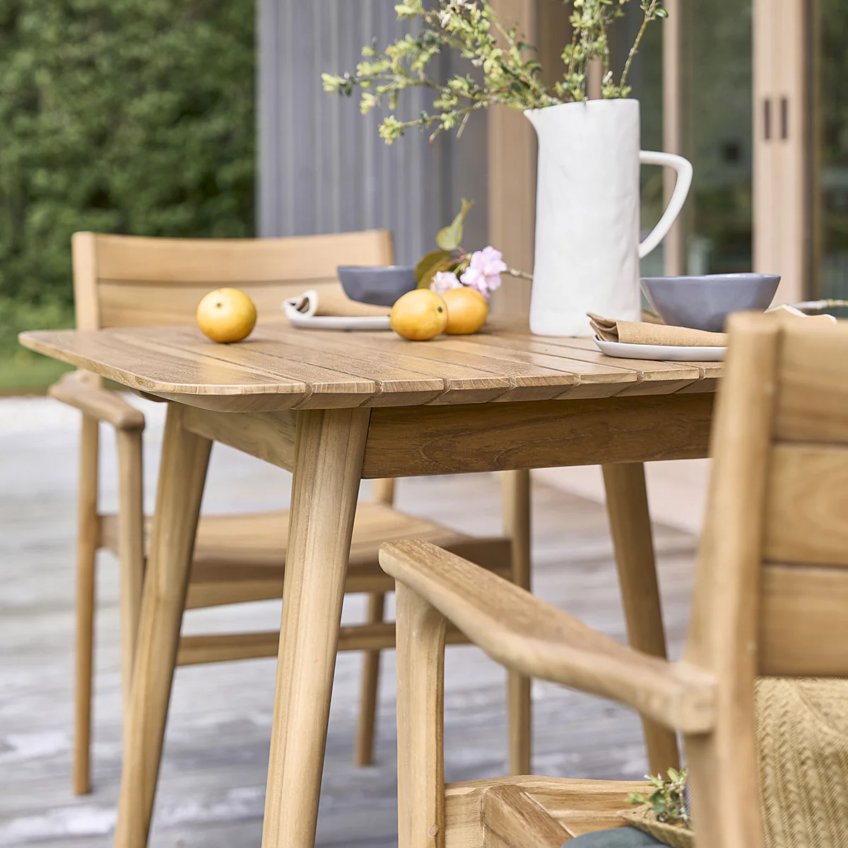 Quadratischer Gartentisch aus massivem Teakholz für 2 bis 4 Pers. - Image 6