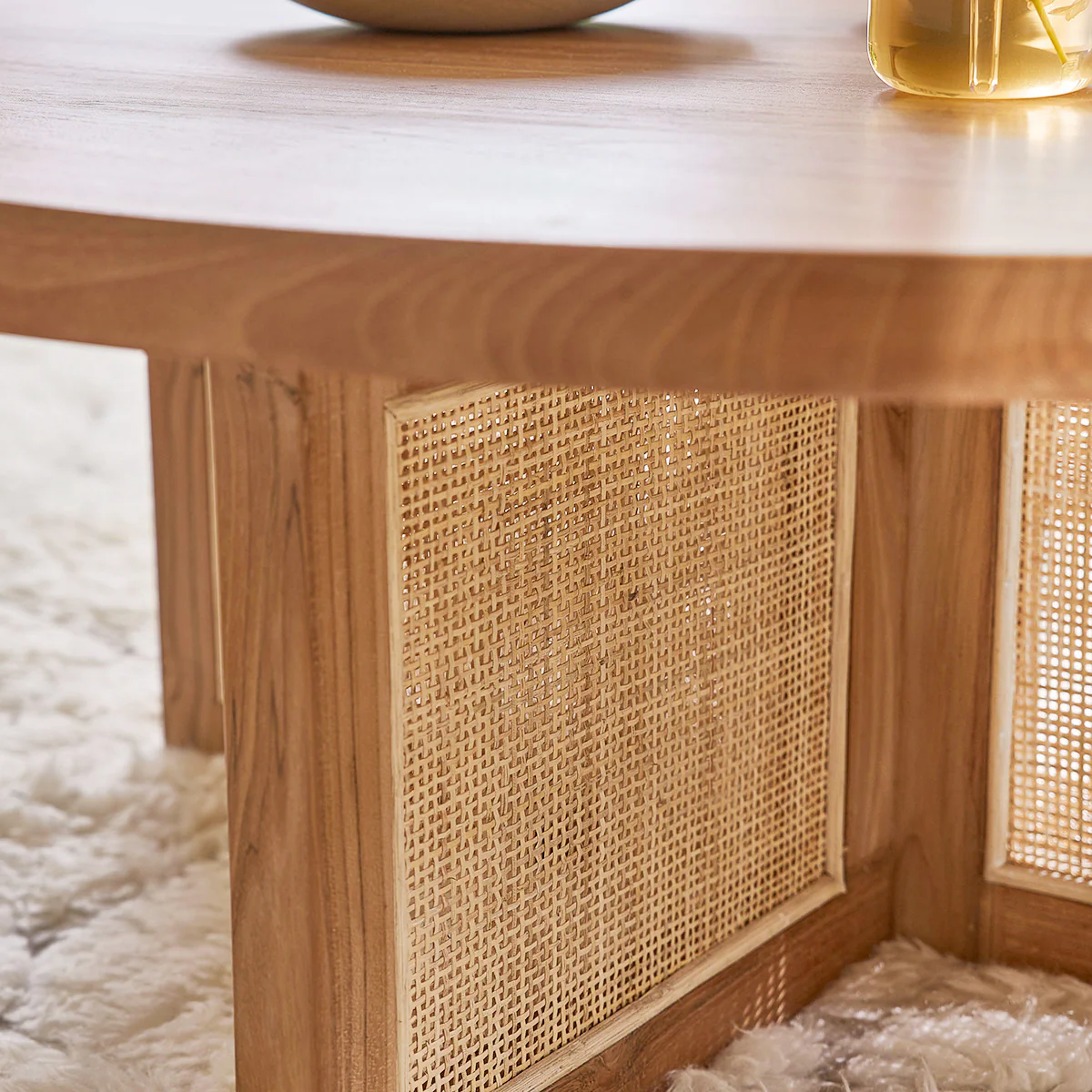 Couchtisch aus massivem Teakholz mit Geflecht-Sockel Ø 100 cm - Image 3