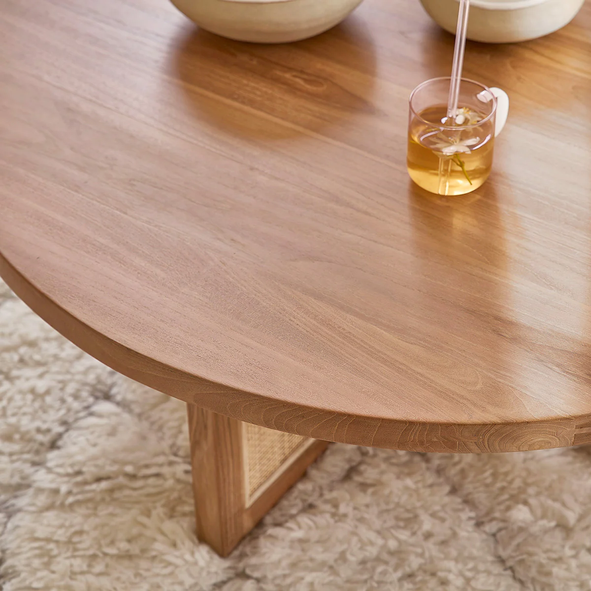 Couchtisch aus massivem Teakholz mit Geflecht-Sockel Ø 100 cm - Image 4