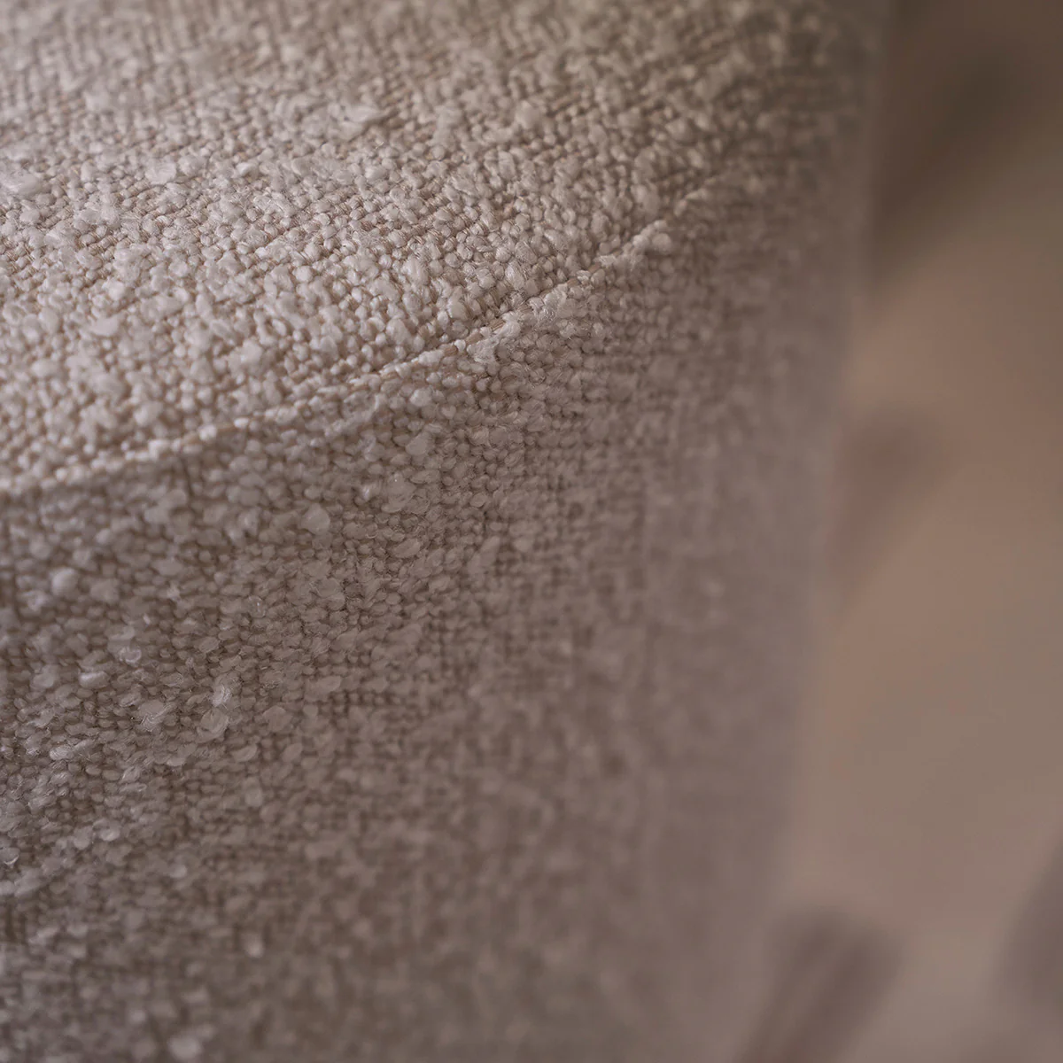 Hocker aus massivem Teakholz und weißem Bouclé-Stoff Ø38 cm - Image 6
