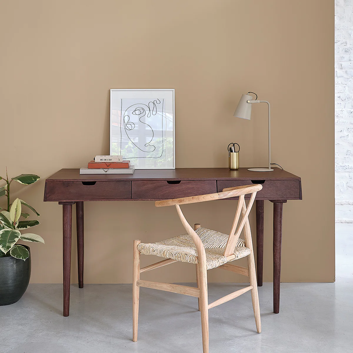 Schreibtisch aus massivem Mangoholz 140 cm
