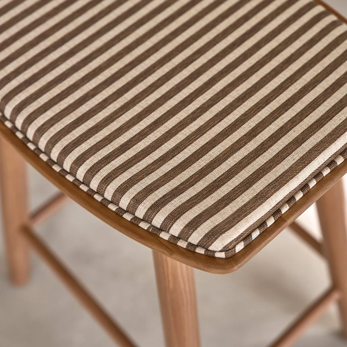 Set aus 2 Barhockern aus massivem Teakholz mit gestreifter Sitzfläche, 65 cm - Image 7
