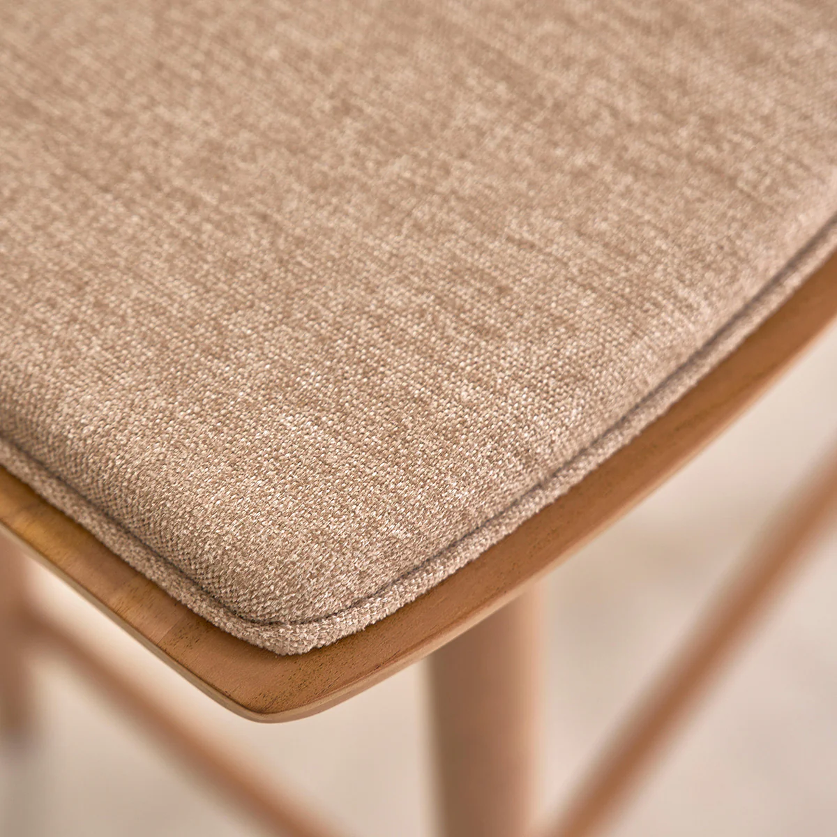 Set aus 2 Barhockern aus massivem Teakholz und greigefarbenem Samt, 65 cm (Kombination aus Grau und Beige) - Image 5