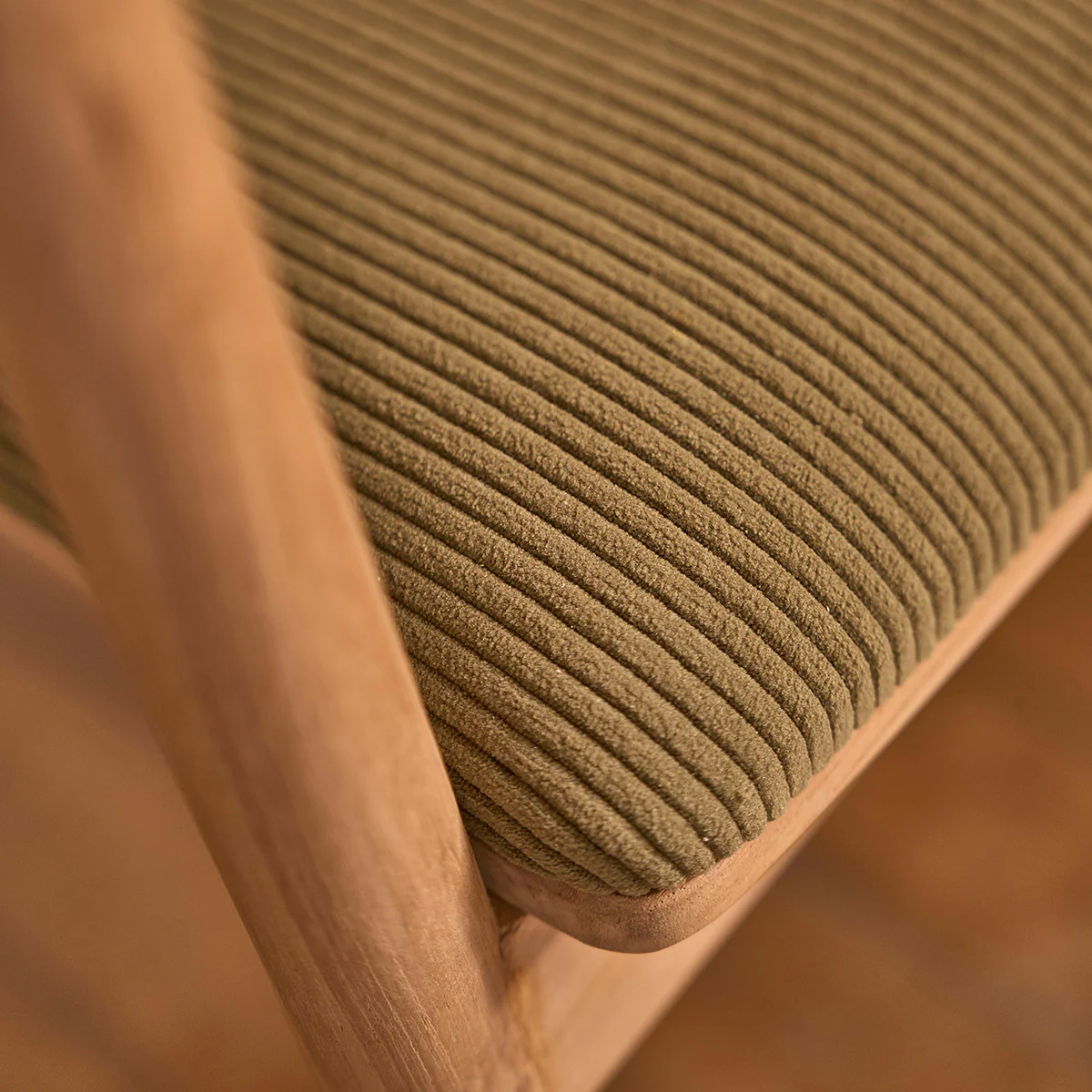 Set aus 2 Stühlen aus massivem Teakholz mit Sitzfläche aus Cordsamt in Khaki-Farbe - Image 5