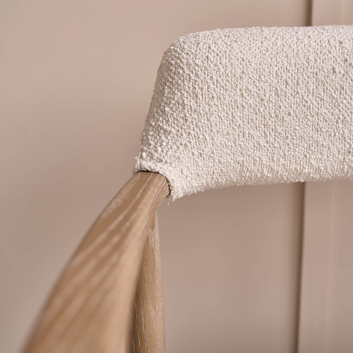 Stuhl aus Eichenholz und Bouclé-Stoff - Image 6